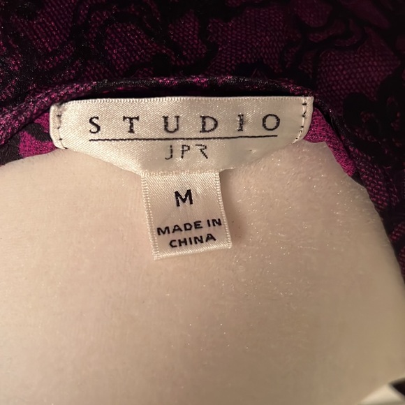 Studio JPR Cowl Neck Purple Sleeveless Tank Top Black Floral Lace Design size M - Picture 5 of 6